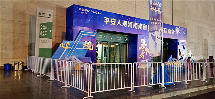 <b>郑州会展中心活动铁马护栏出租|临时围栏租赁</b>