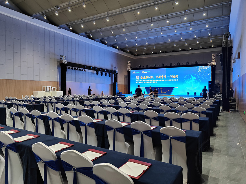<b>会议桌椅租赁郑州桌子椅子出租家具公司</b>