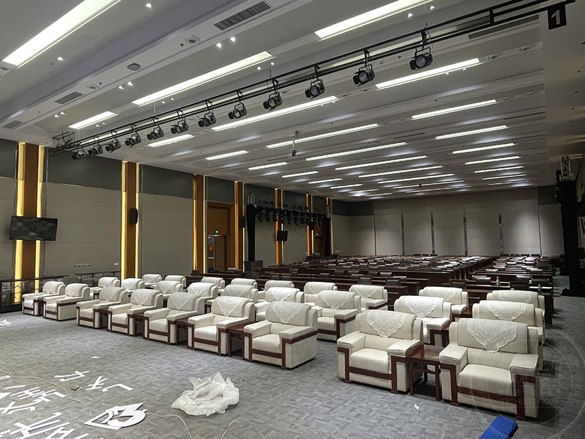 <b>会议布艺沙发租赁郑州大型活动桌椅出租公司</b>