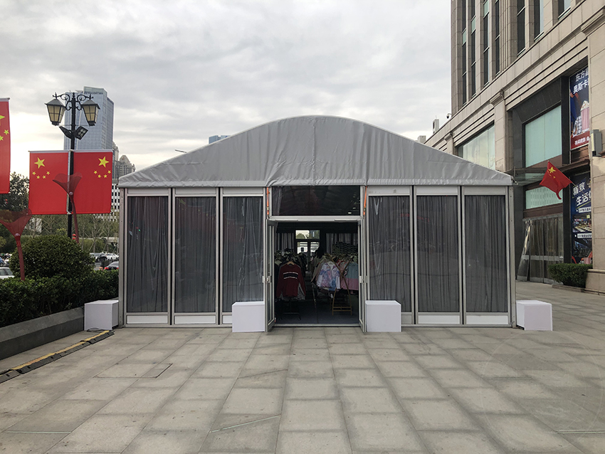 <b>丹尼斯玻璃篷房租赁郑州户外临时展厅篷房搭建</b>
